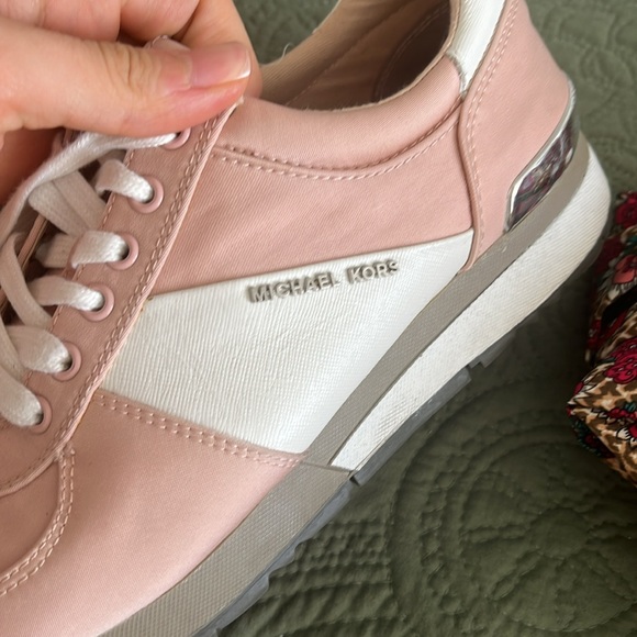 Michael Kors Pink and White Sneakers Retro-Inspired Design - Picture 3 of 9